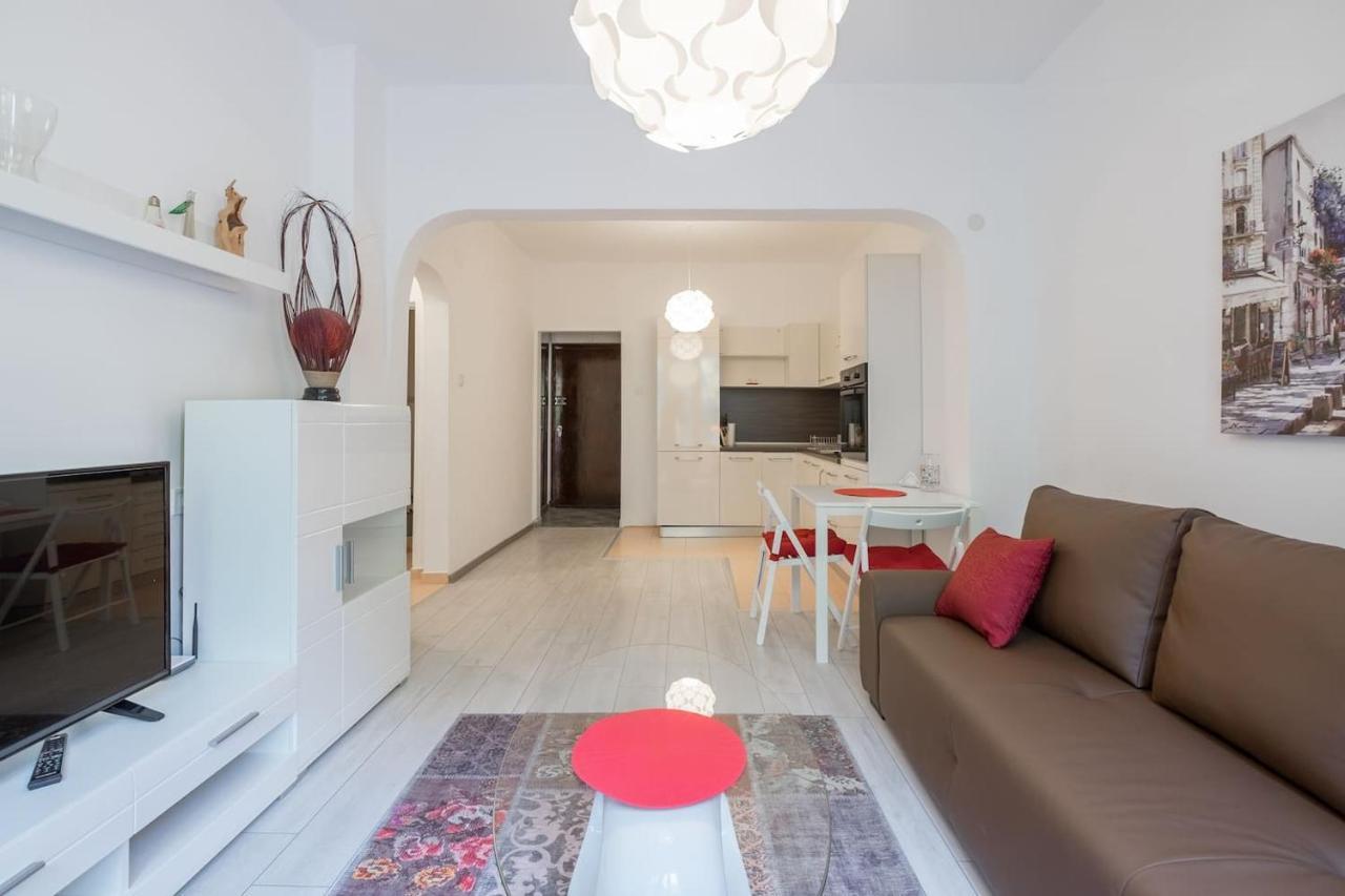 Your Perfect Place To On Vitosha Str Апартамент